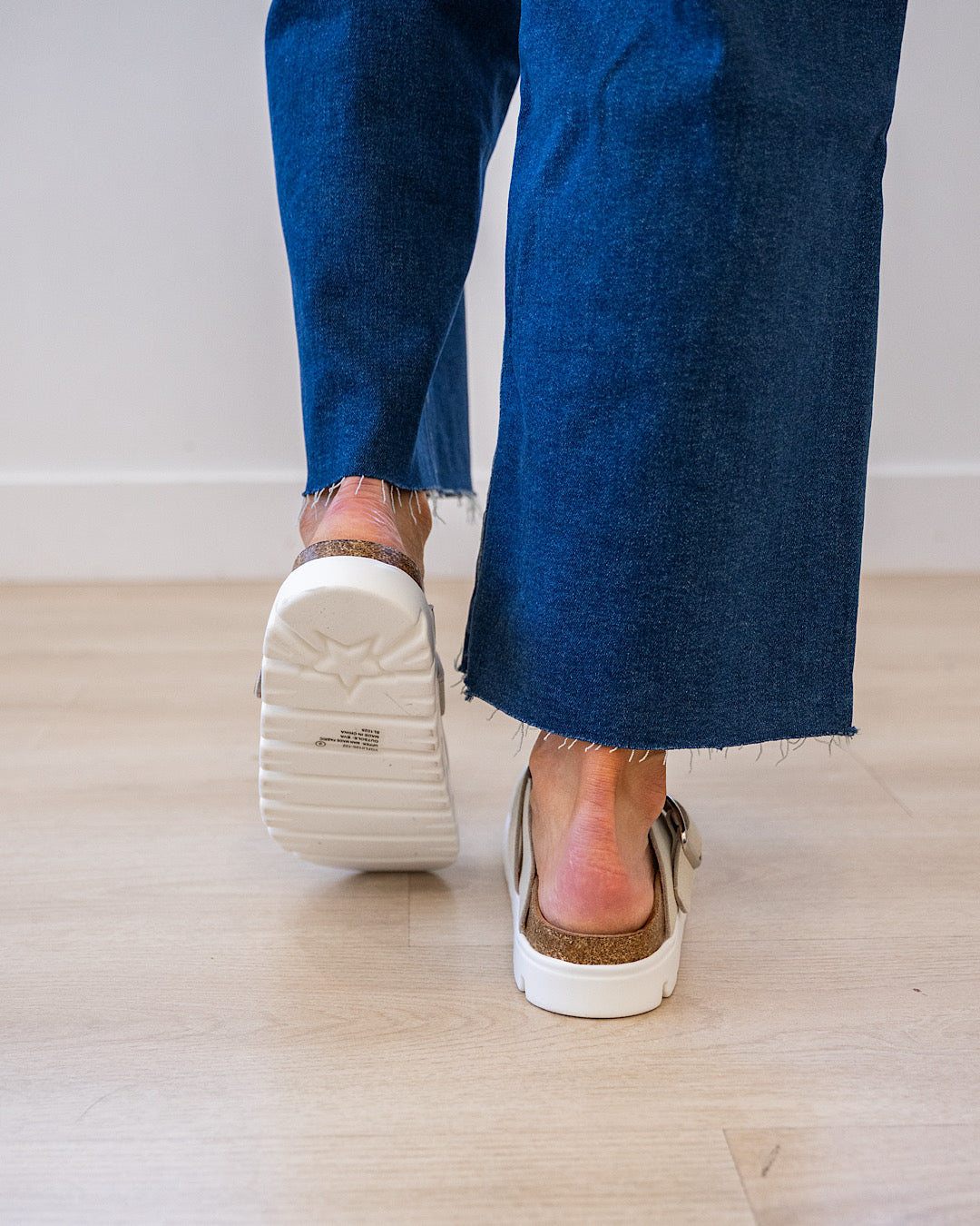 Very G Riley Slides - Off White Very G