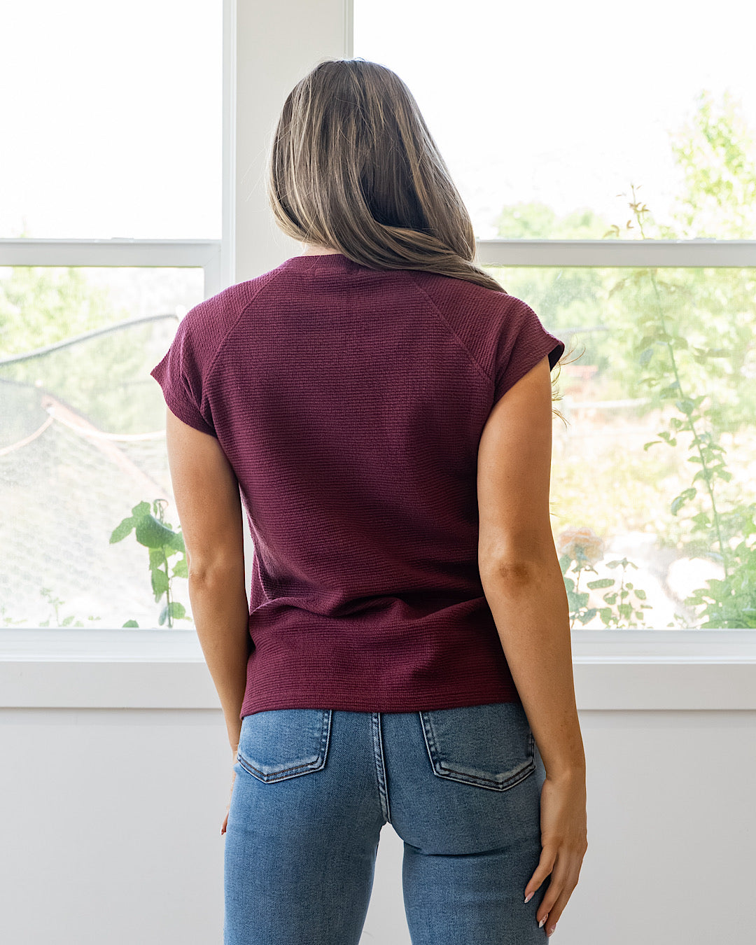NEW! Justina Cloud Knit Short Sleeve Top - Wine Tres Bien
