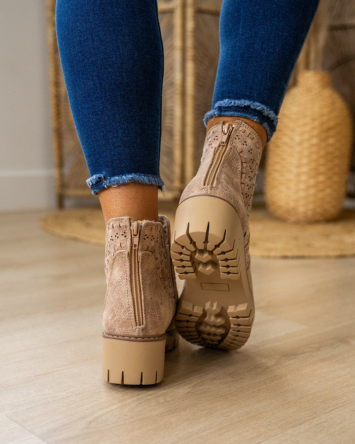 NEW! Very G Aryana Boots - Beige Very G