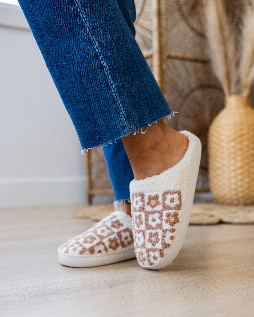 NEW! Floral Checkered Slippers - Beige Trendy Wholesale