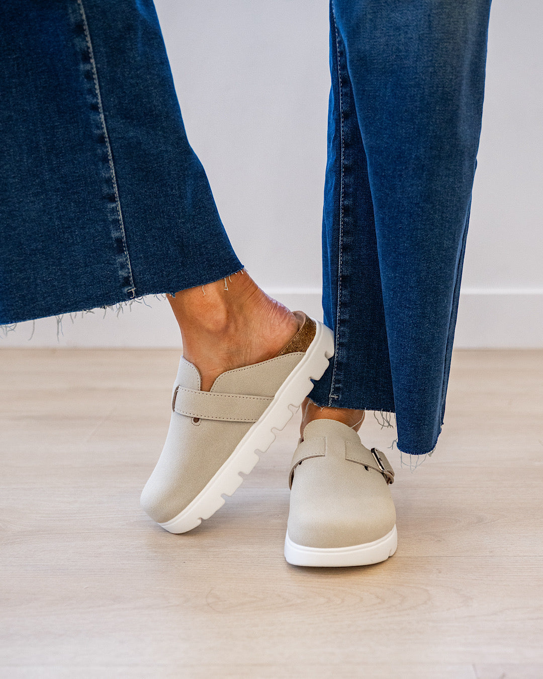 Very G Riley Slides - Off White Very G