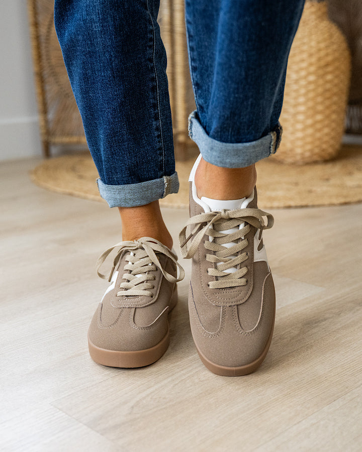 Very G Retro Sneakers - Brown Very G