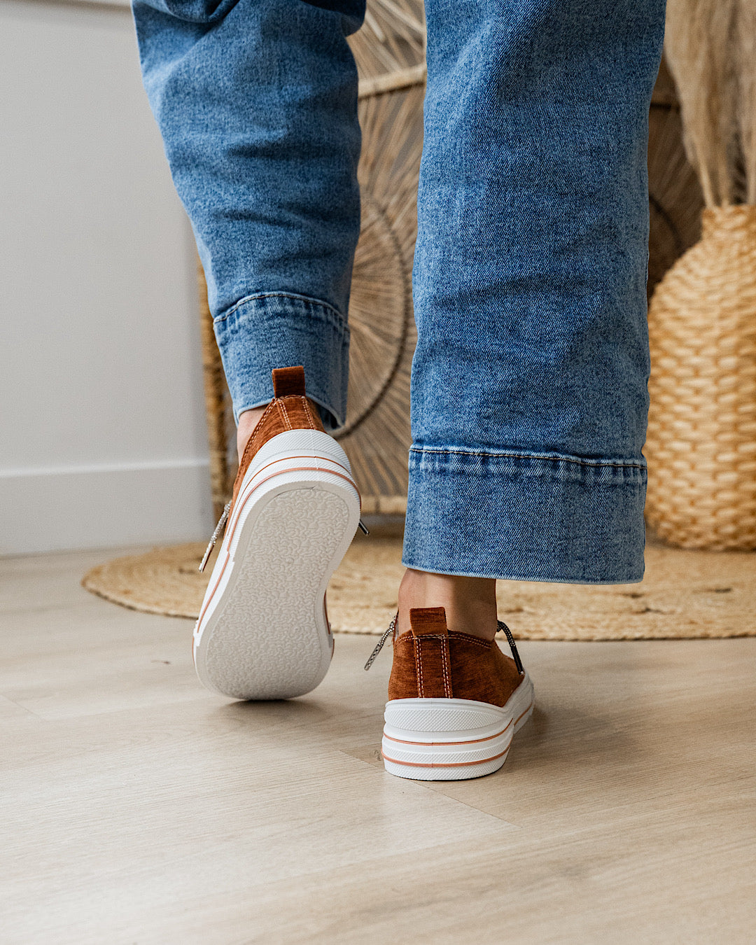 Very G Aman Velvet Sneakers - Tan Very G