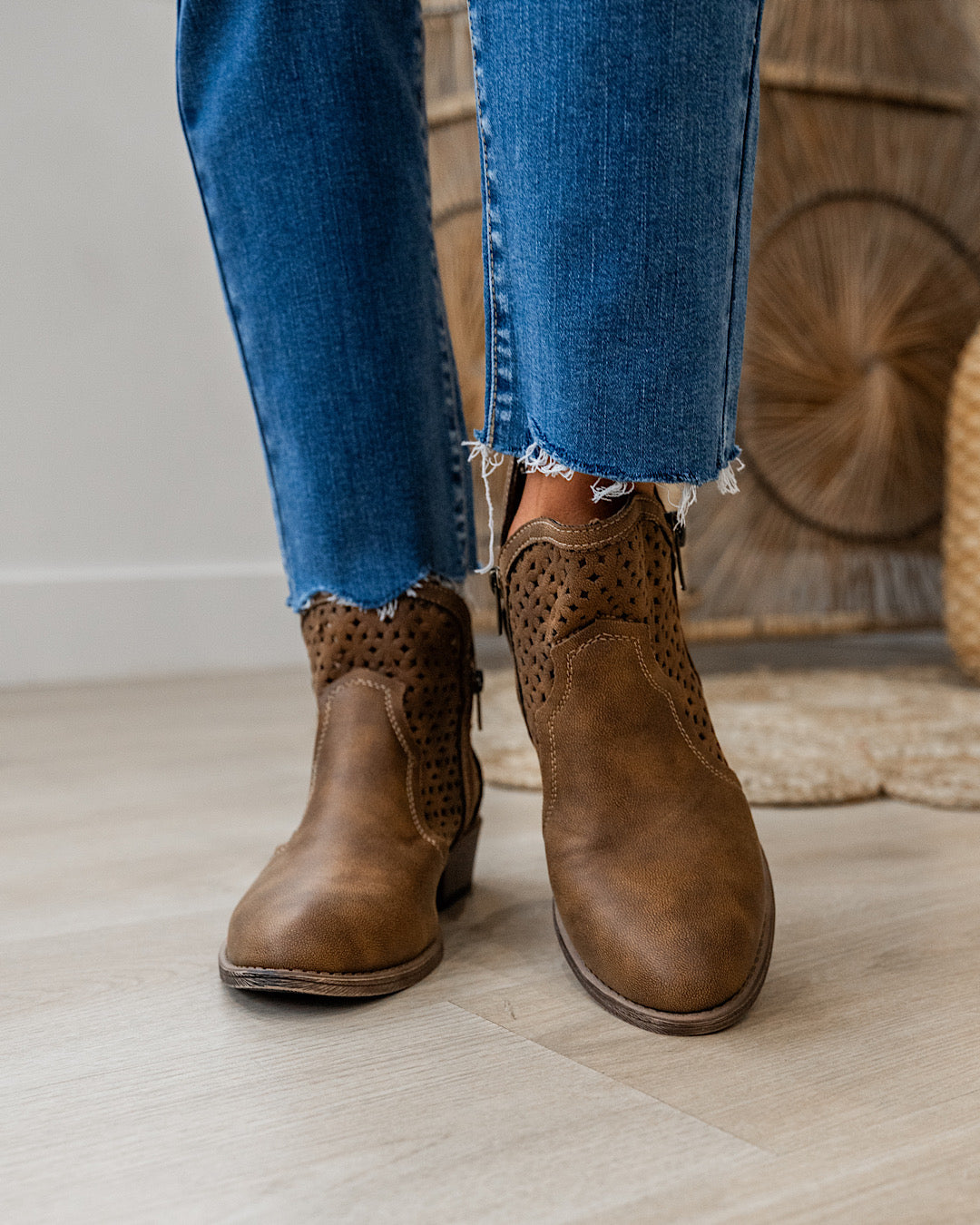 NEW! Very G Leah 2 Boots - Tan  Very G   