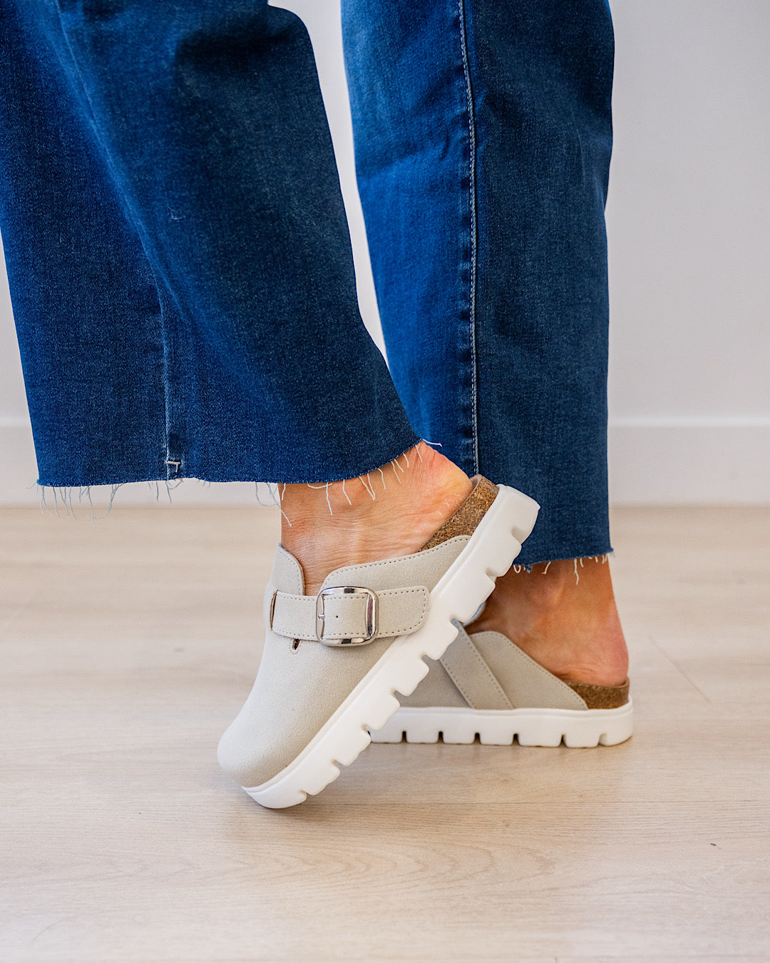 Very G Riley Slides - Off White Very G