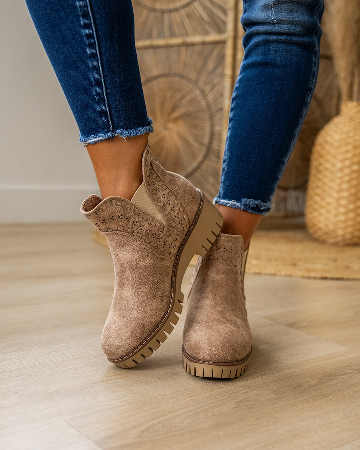 NEW! Very G Aryana Boots - Beige Very G