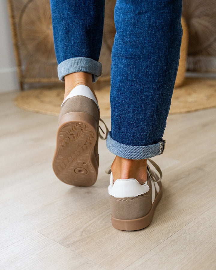 Very G Retro Sneakers - Brown Very G