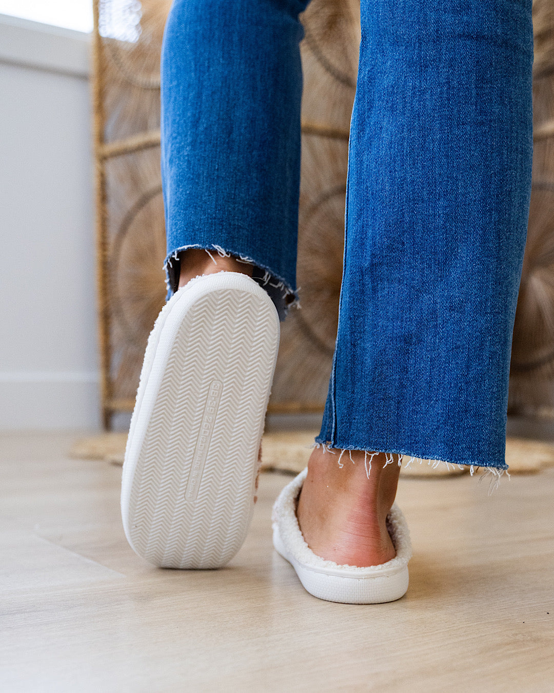 NEW! Floral Checkered Slippers - Beige Trendy Wholesale