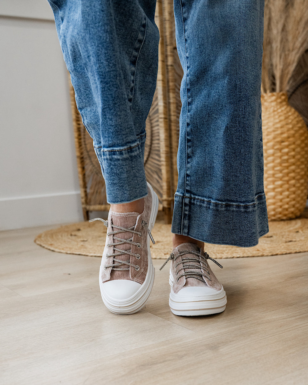 Very G Aman Velvet Sneakers - Nude Very G