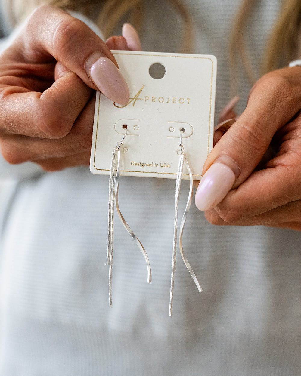 Wavy Bar and Chain Dangle Earrings - Silver Trendy Wholesale