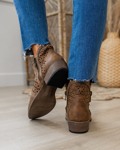 NEW! Very G Leah 2 Boots - Tan  Very G   