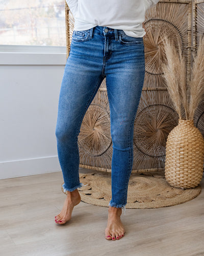 NEW! Vervet Gianna Fray Hem Skinny Jeans Vervet