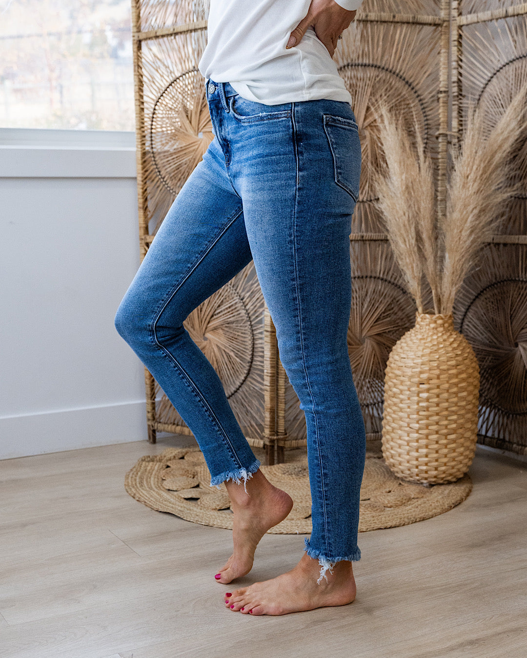 NEW! Vervet Gianna Fray Hem Skinny Jeans Vervet