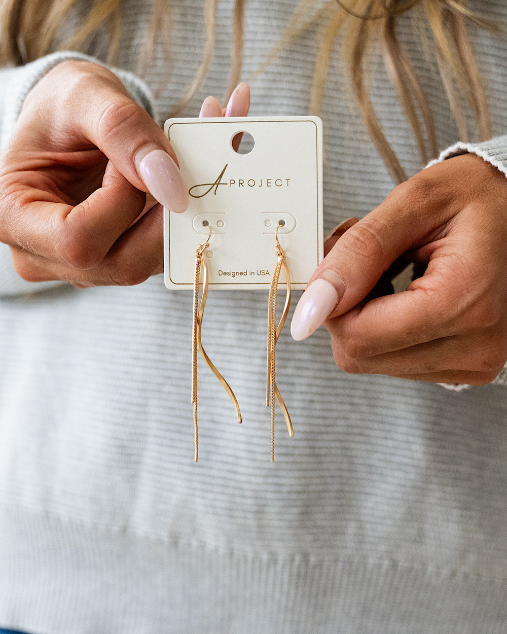 Wavy Bar and Chain Dangle Earrings - Gold Trendy Wholesale