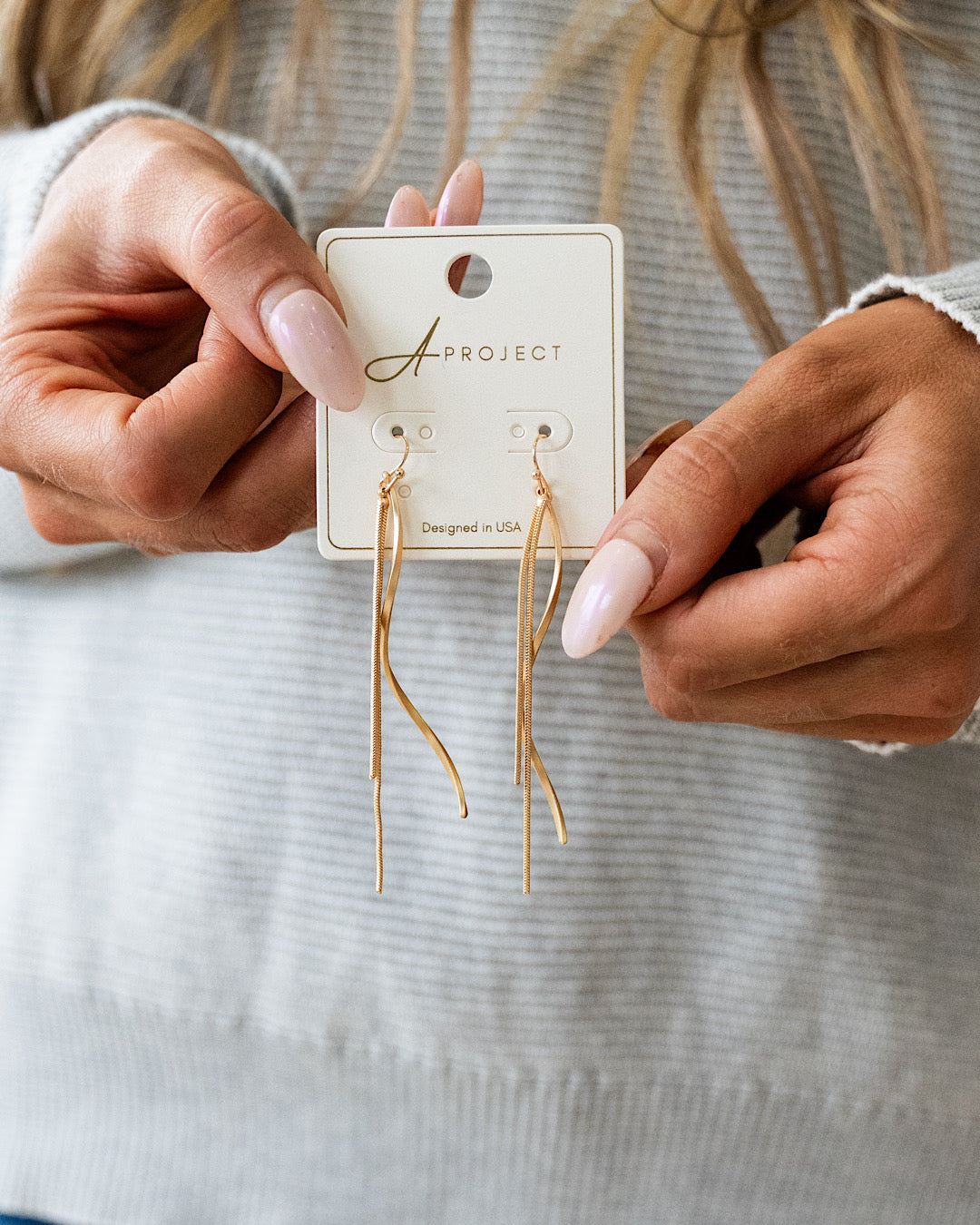 Wavy Bar and Chain Dangle Earrings - Gold Trendy Wholesale