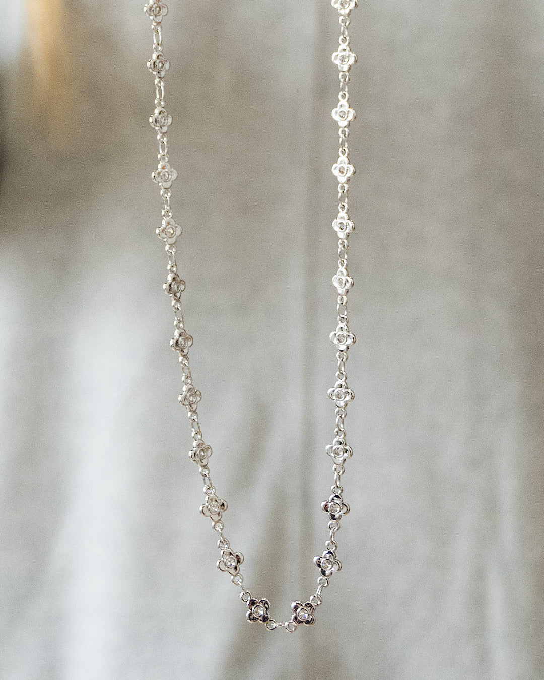 Silver Rhinestone Flower Chain Necklace Joia