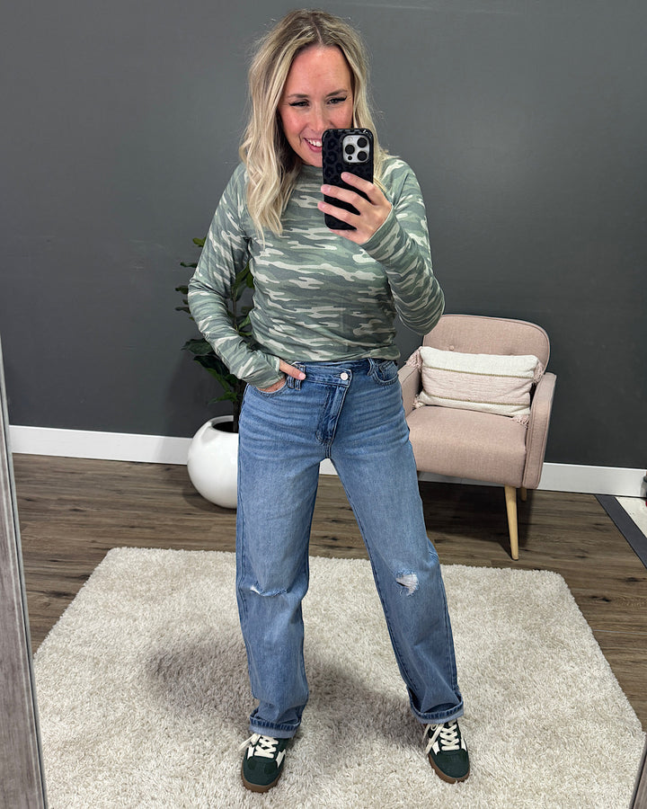 KanCan Has To Be Crossover Straight Jeans KanCan