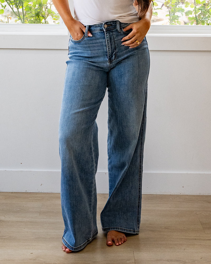 NEW! Judy Blue See You Column Straight Jeans