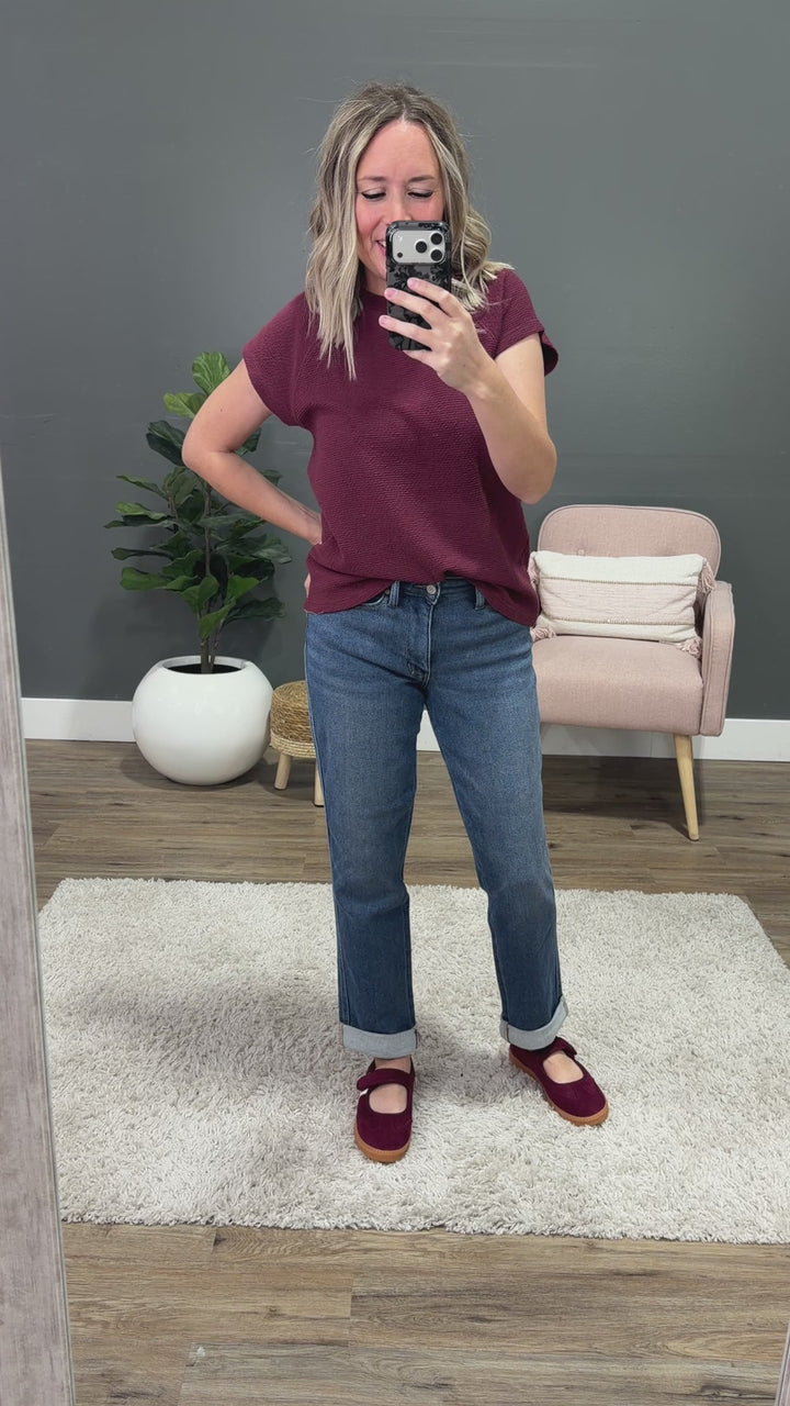 NEW! Justina Cloud Knit Short Sleeve Top - Wine Tres Bien
