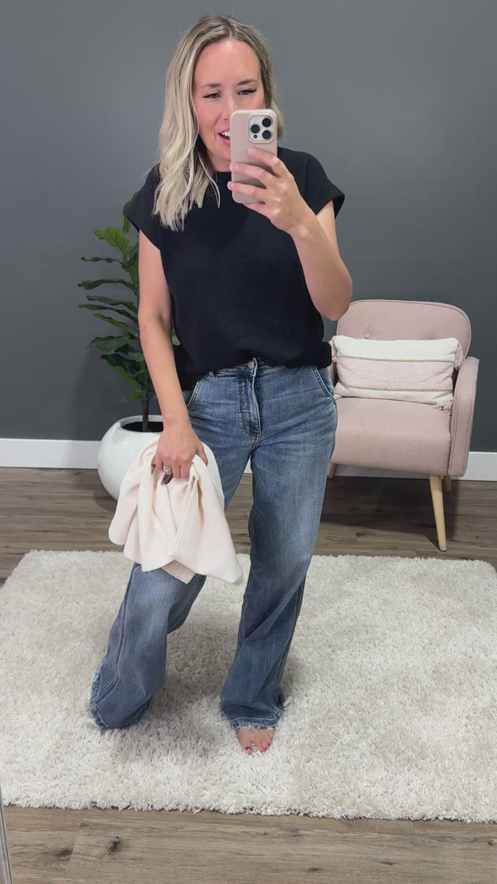 Justina Cloud Knit Short Sleeve Top - Black Tres Bien